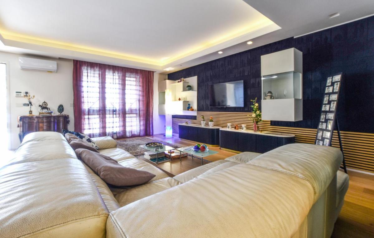 Awesome Home In San Giovanni La Punta - Housity