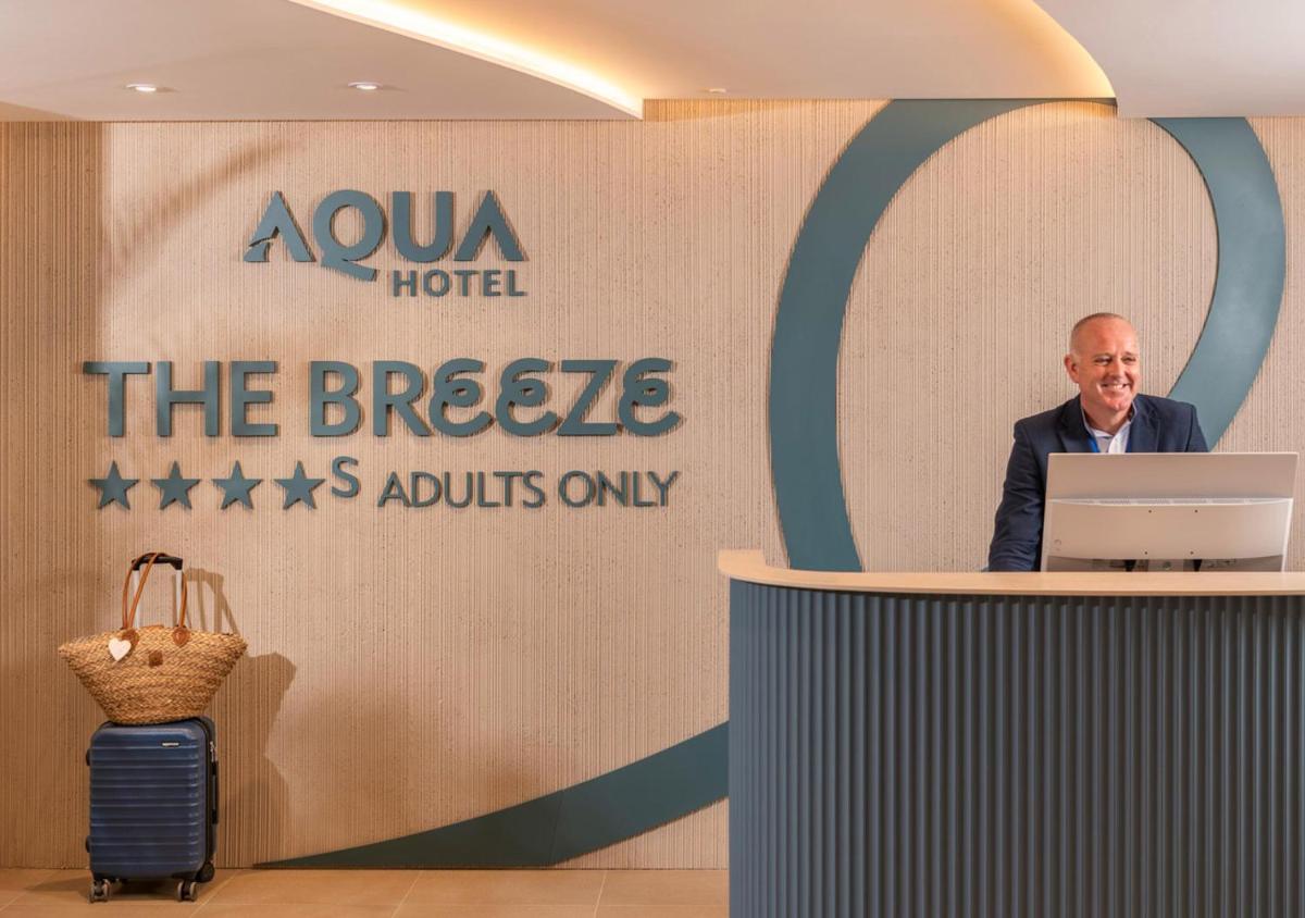 Clientes alojados en AQUA Hotel The Breeze & Spa - All Inclusive - Adults Only - 4Sup