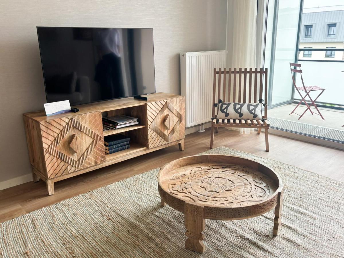 Télévision ou salle de divertissement dans l'établissement Les Boréales - Appart'hotel & Restaurant