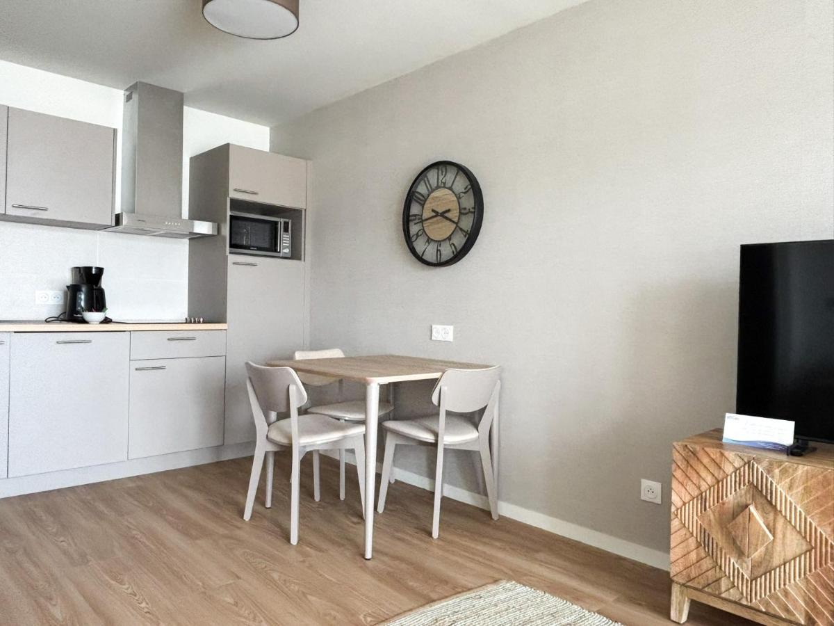 Cuisine ou kitchenette dans l'établissement Les Boréales - Appart'hotel & Restaurant