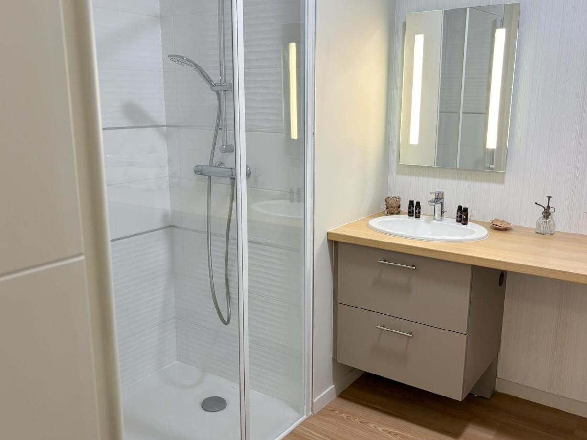 Salle de bains dans l'établissement Les Boréales - Appart'hotel & Restaurant