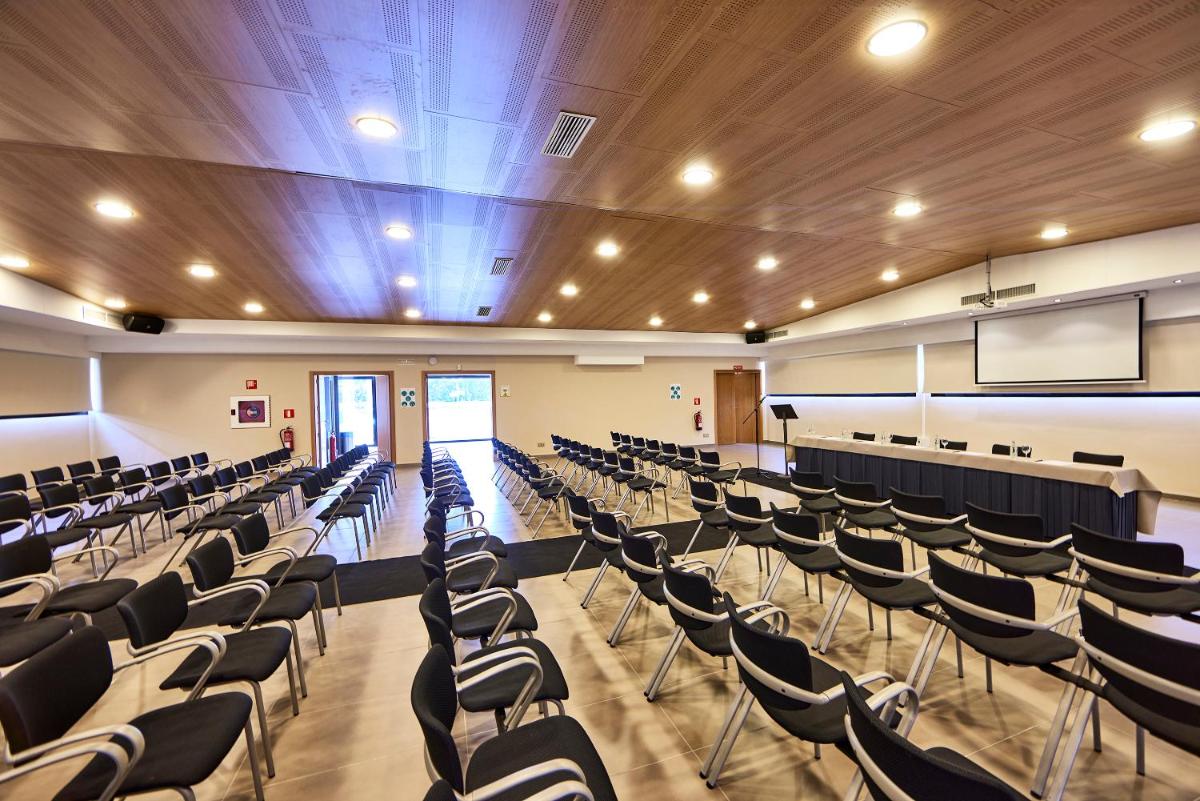 Zona business o sala de conferencias en Hotel Playa Golf - Adults Only