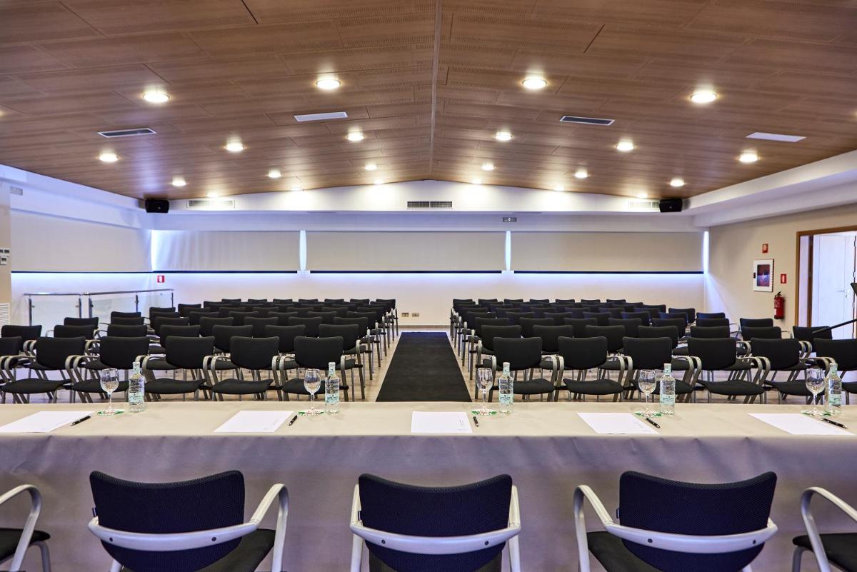 Zona business o sala de conferencias en Hotel Playa Golf - Adults Only