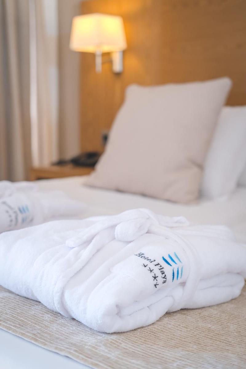 Cama o camas de una habitación en Hotel Playa Golf - Adults Only