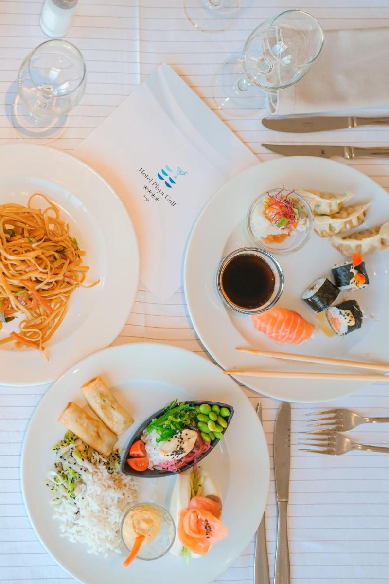Comida en o cerca de este hotel