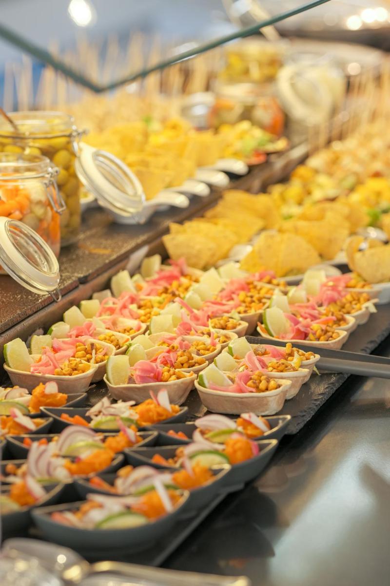 Comida en o cerca de este hotel