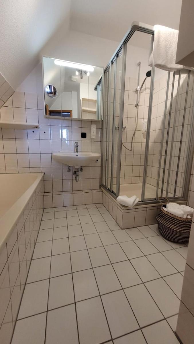 Hotel Zur Linde - Housity