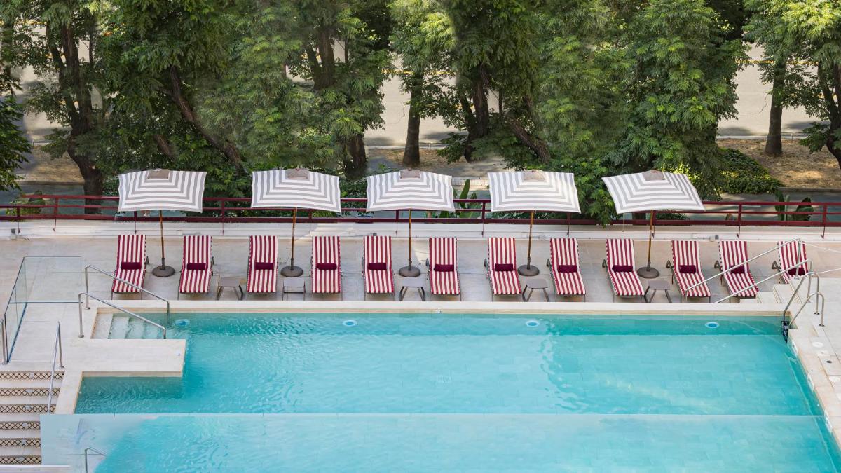 Piscina en o cerca de Hesperia Sevilla
