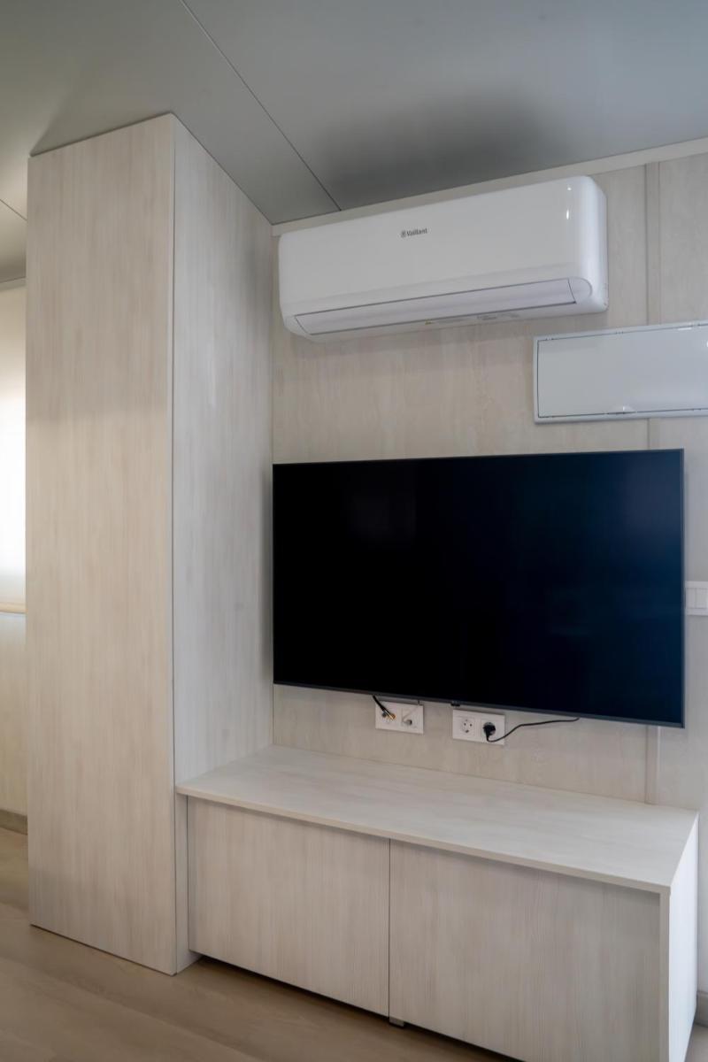 Una televisión o centro de entretenimiento en La Marina Resort