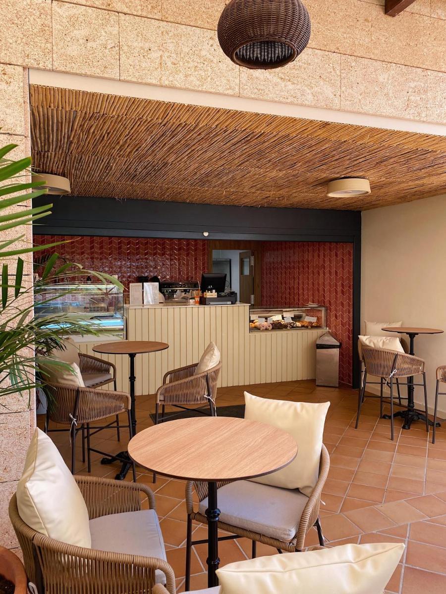 Un restaurante o sitio para comer en VIVA Cala Mesquida Resort & Spa