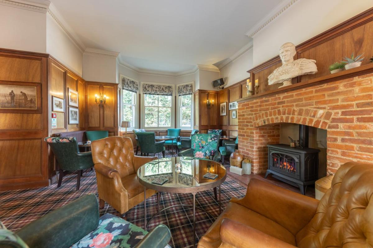 Roman Camp Inn - Housity