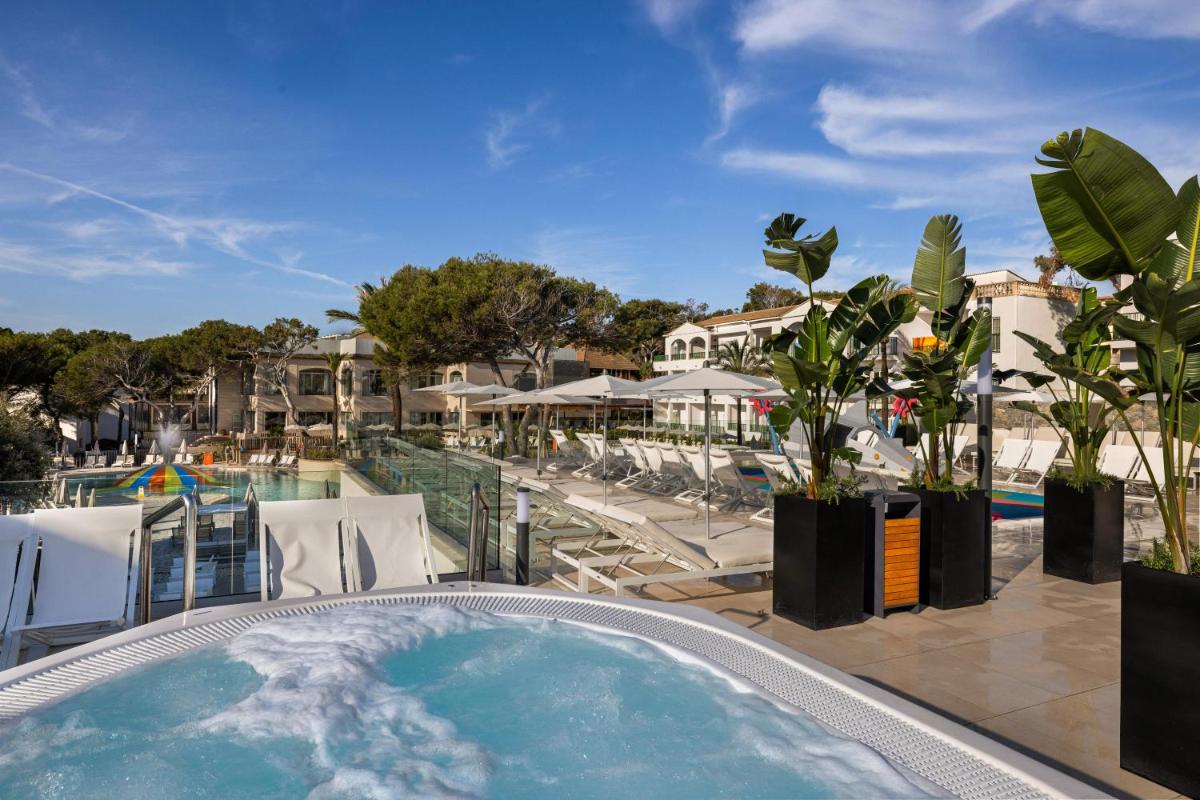Piscina en o cerca de VIVA Cala Mesquida Resort & Spa