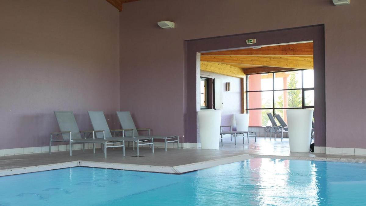 Piscine de l'établissement Domaine d'Agrippa Valence ou située à proximité