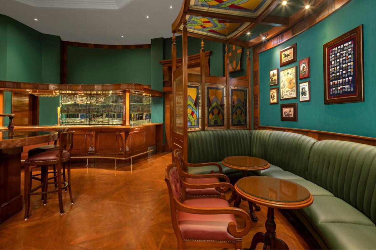 a bar with green walls and a green couch at ITC Grand Central, a Luxury Collection Hotel, Mumbai in Mumbai