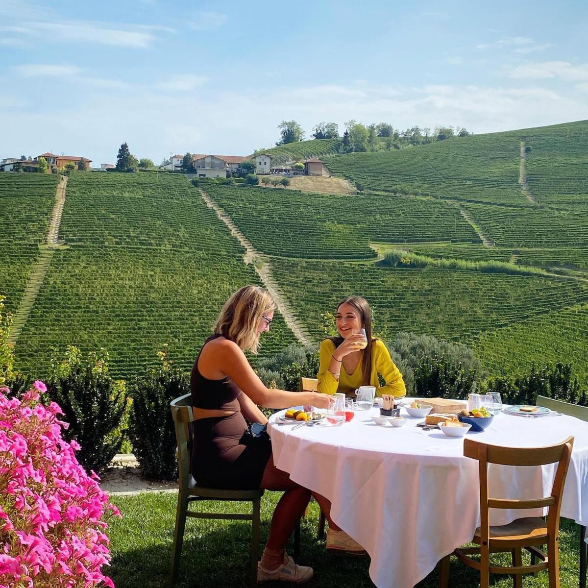 Panoramic Villa Garassino - country rooms and fine restaurant - Housity
