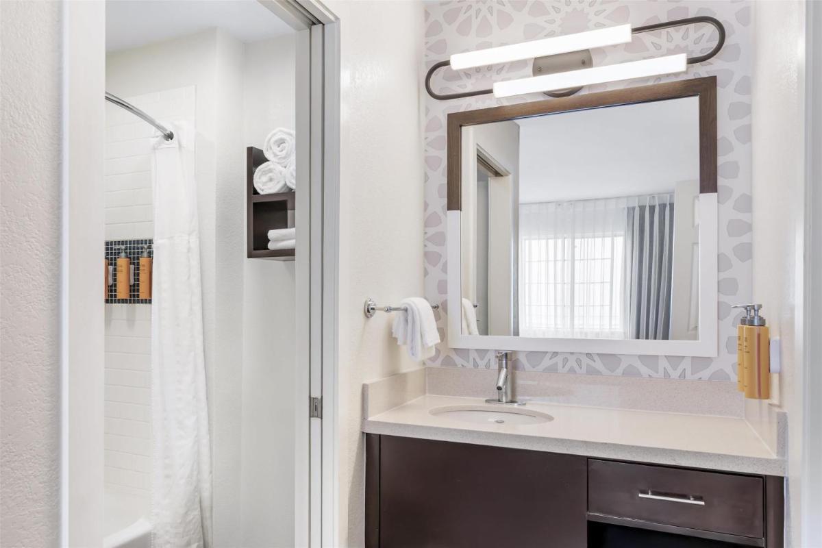 Sonesta ES Suites Chatsworth - Housity
