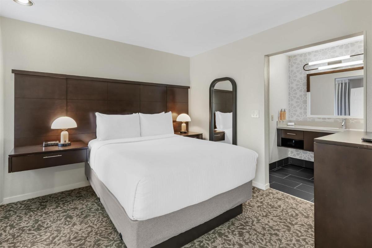 Sonesta ES Suites Chatsworth - Housity