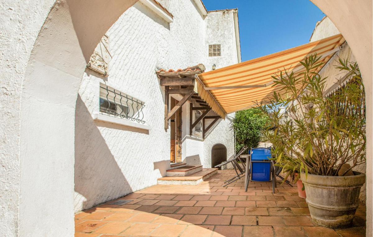 Amazing Home In Notre Dame De Riez - Housity