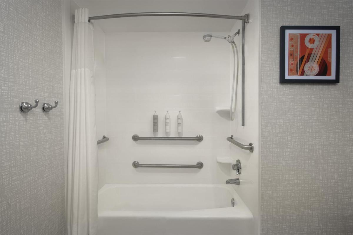 Hampton Inn Pittsburgh Greentree - Housity
