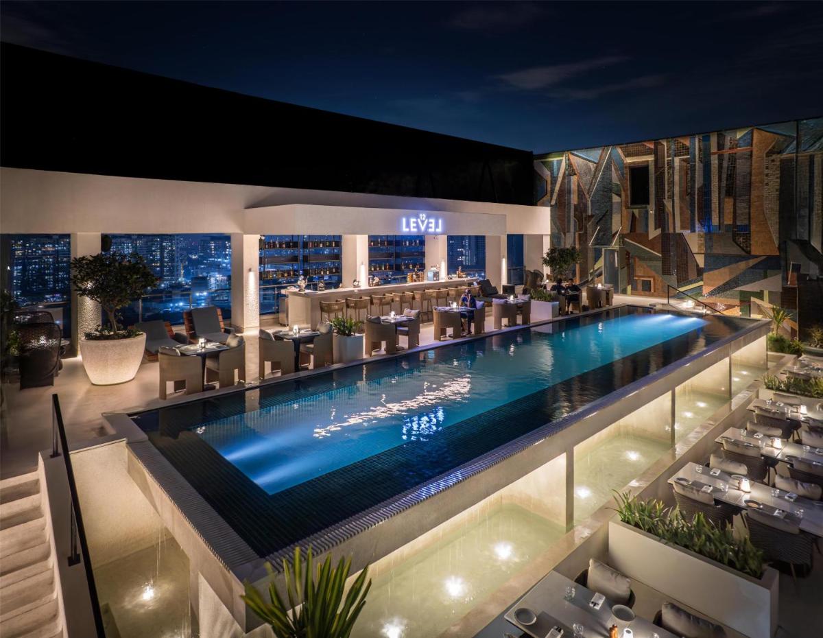 a hotel with a swimming pool and a restaurant at DoubleTree by Hilton-Pune Chinchwad in Pune