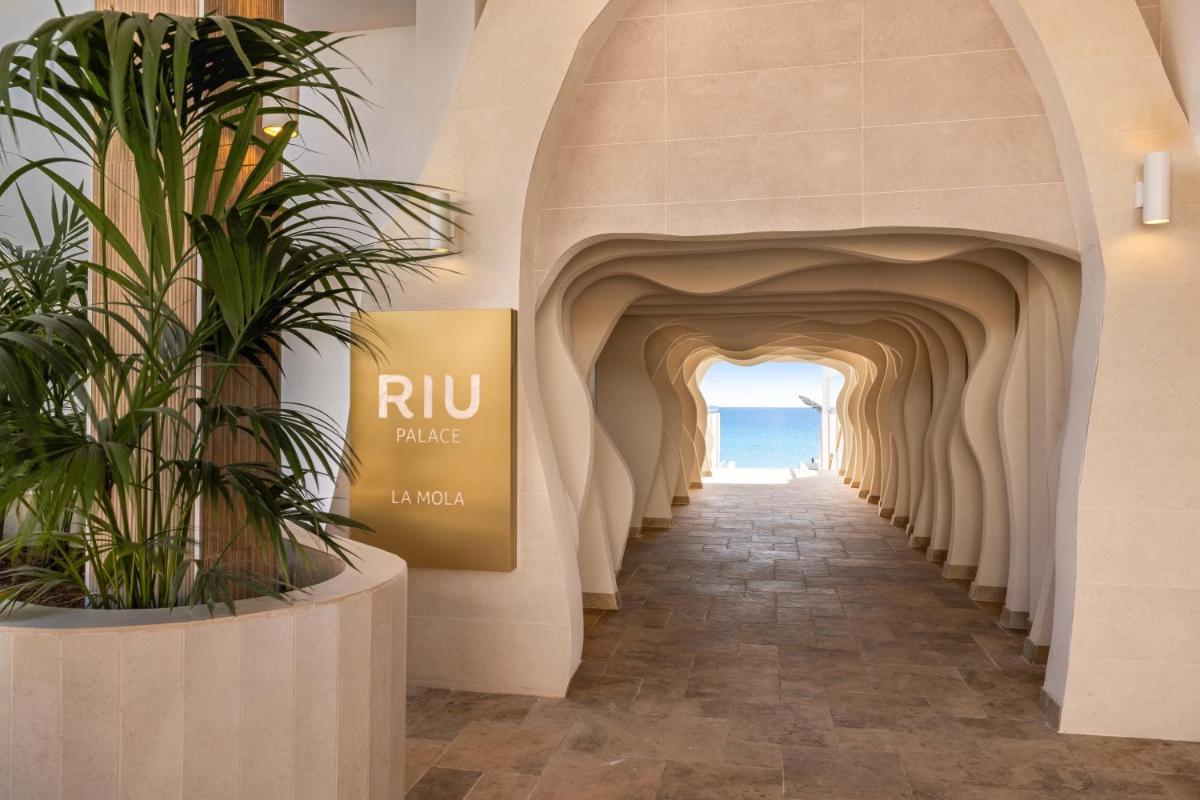 Imagen de la galería de Hotel Riu Palace La Mola, en Playa de Migjorn