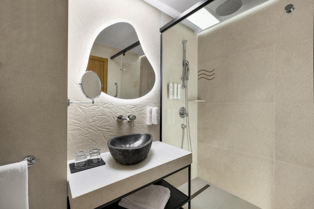 Un baño de Hotel Riu Palace La Mola