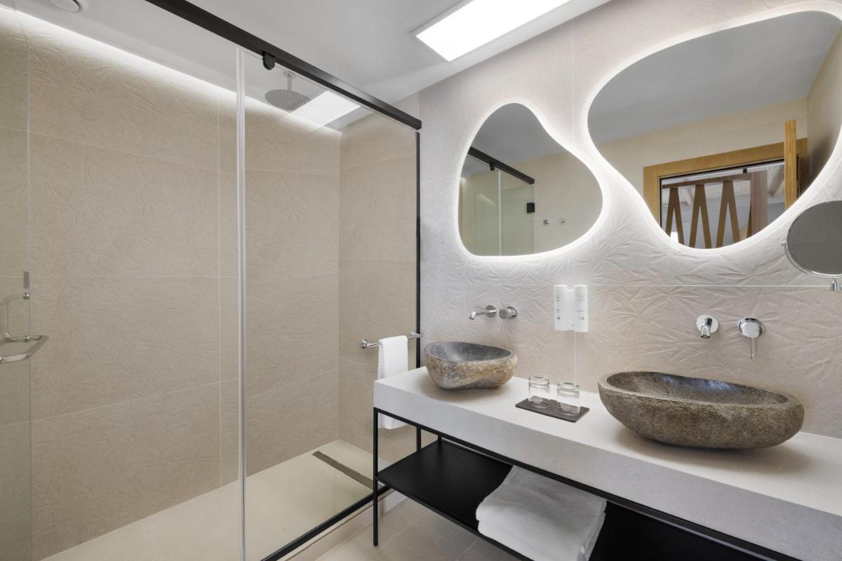 Un baño de Hotel Riu Palace La Mola