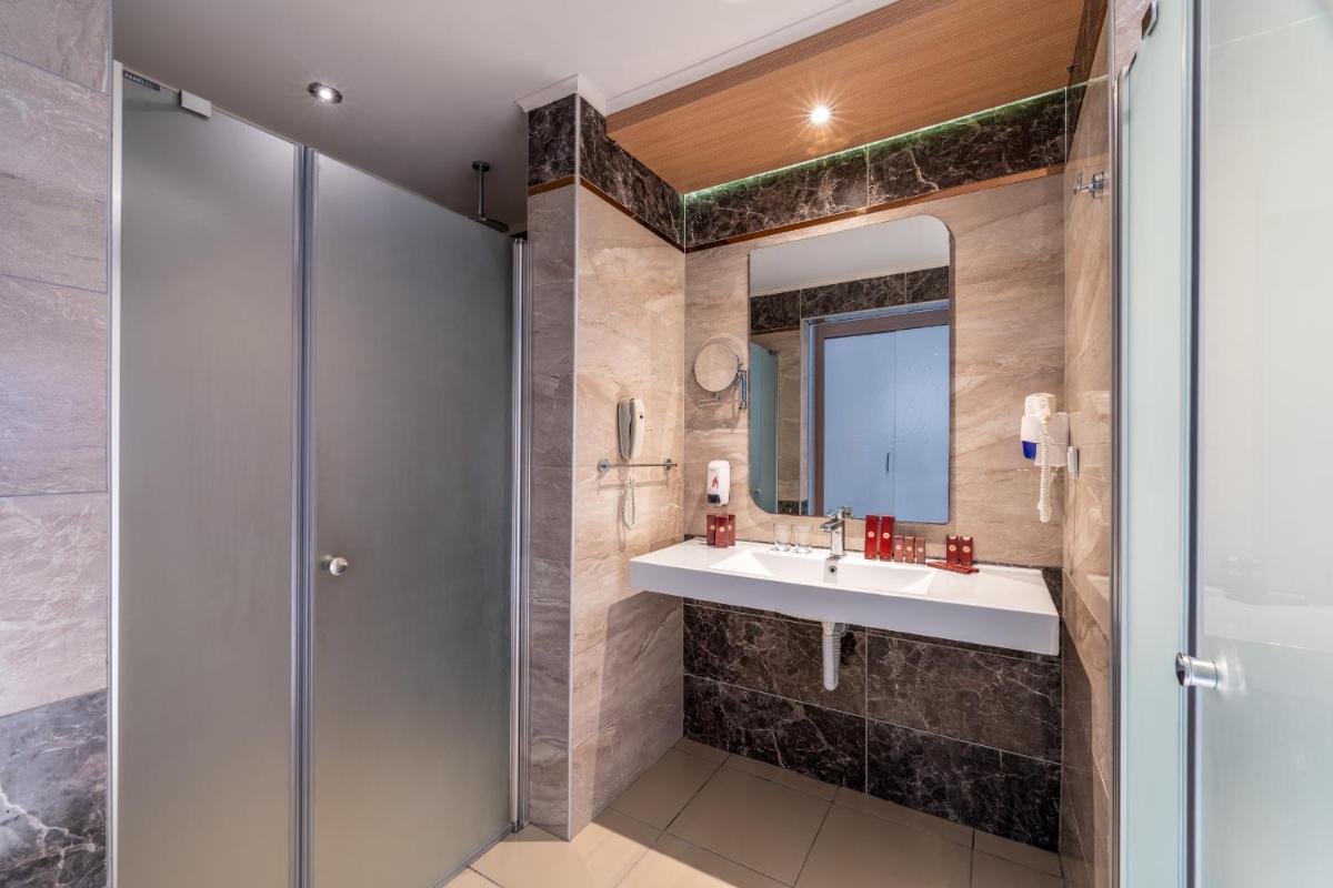 Royal Garden Beach Hotel - Housity