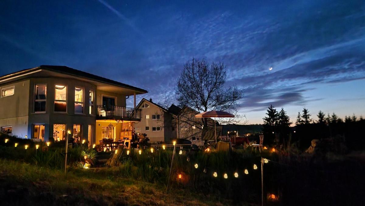 Camping im Igluzelt im Privatgarten mit warmer Lutzmatratze und Komfort Schlüchtern Main-Kinzig - Housity