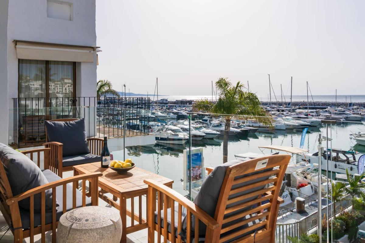 243 Puerto Banus Marbella Front Line Penthouse - Housity