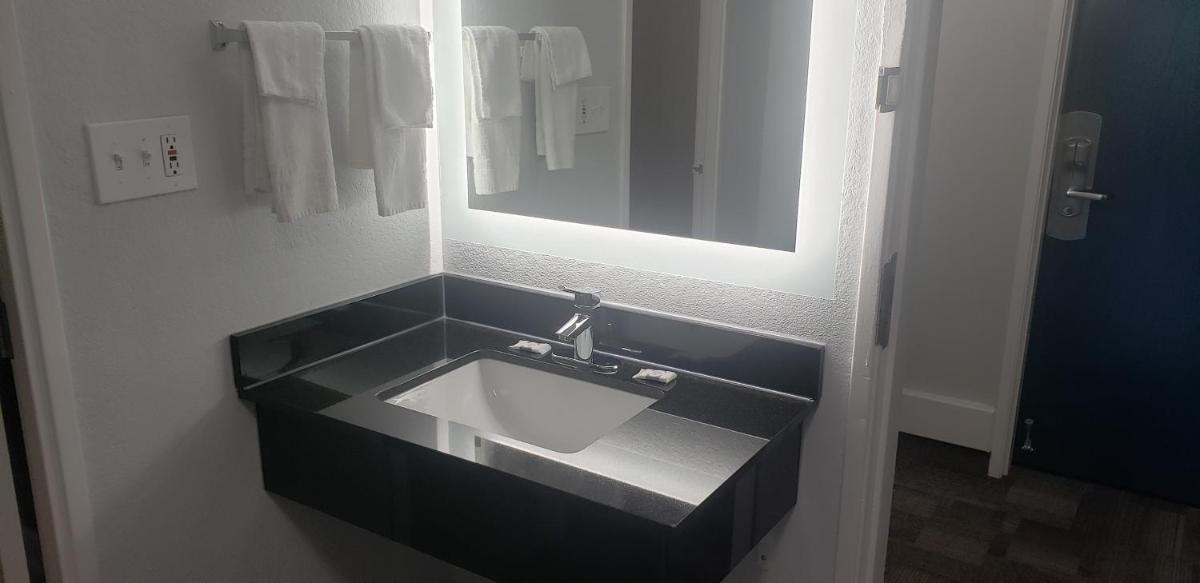 Motel 6 Mobile, AL - Airport Blvd - Housity