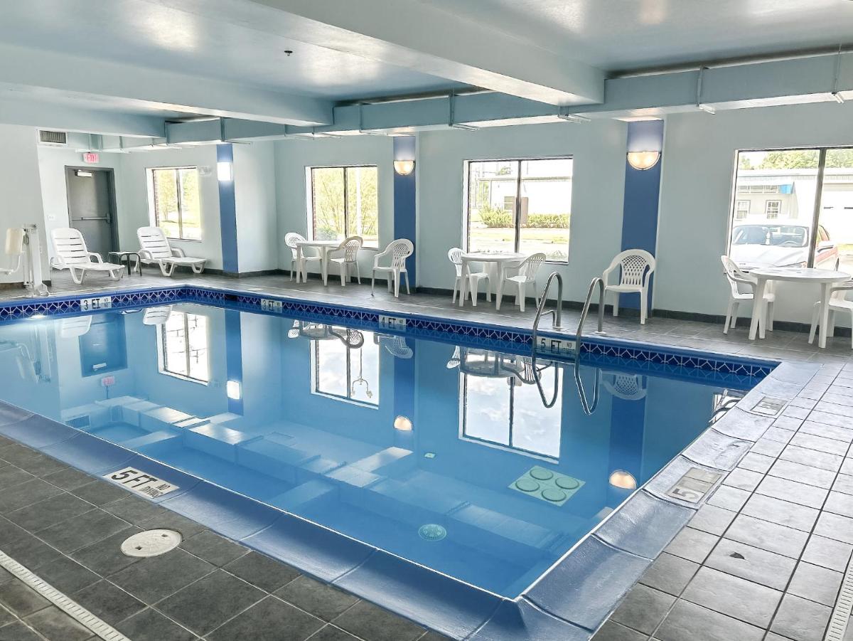 Comfort Inn & Suites Cambridge - Housity
