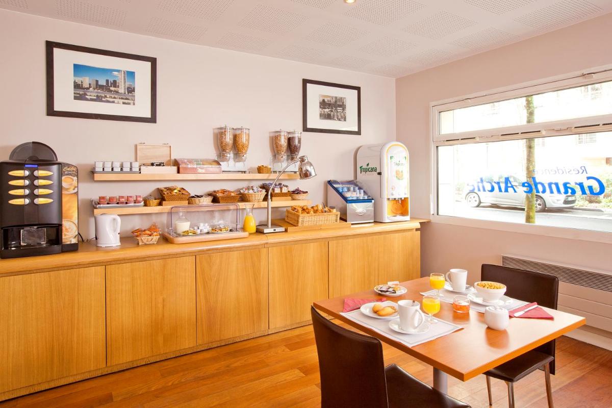 Séjours & Affaires Courbevoie Grande Arche - Housity