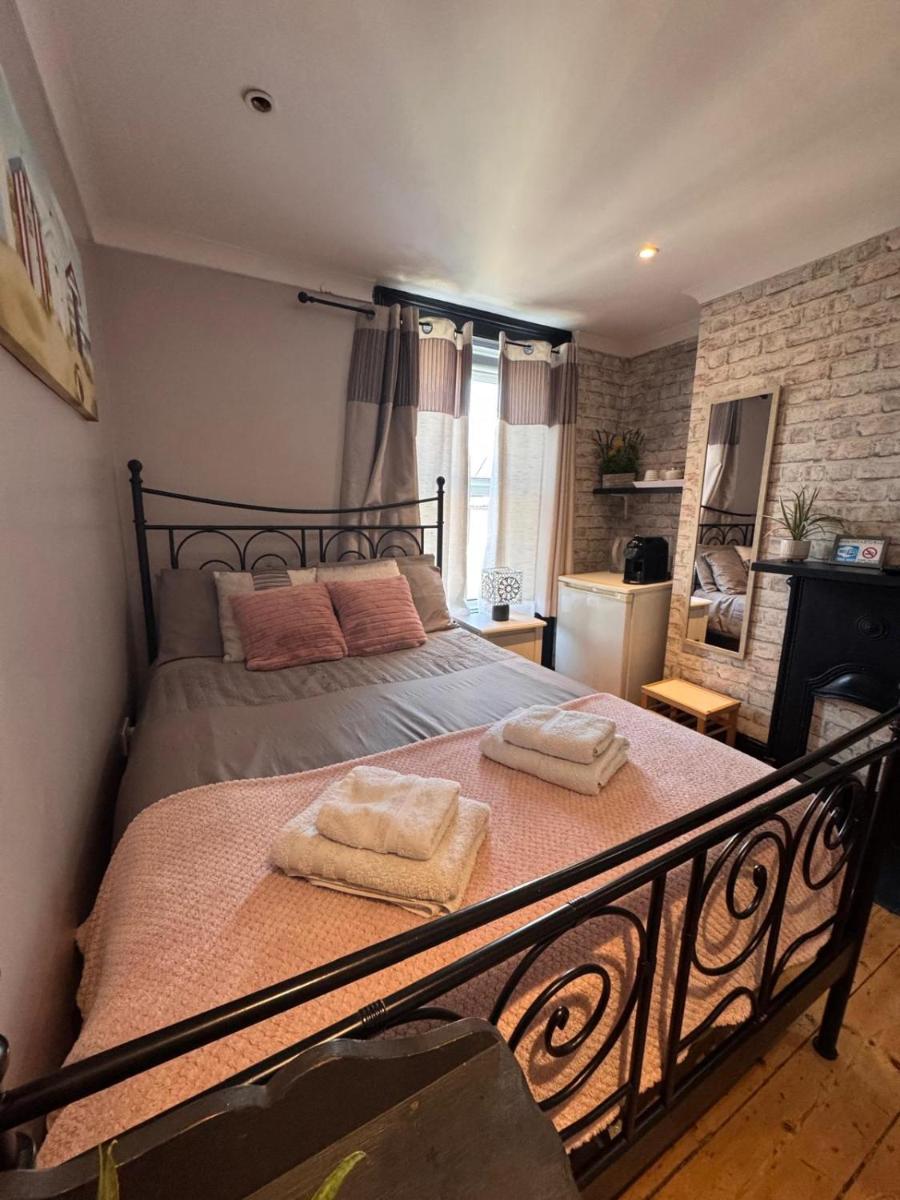 Double Room - Folkestone Harbour - Housity