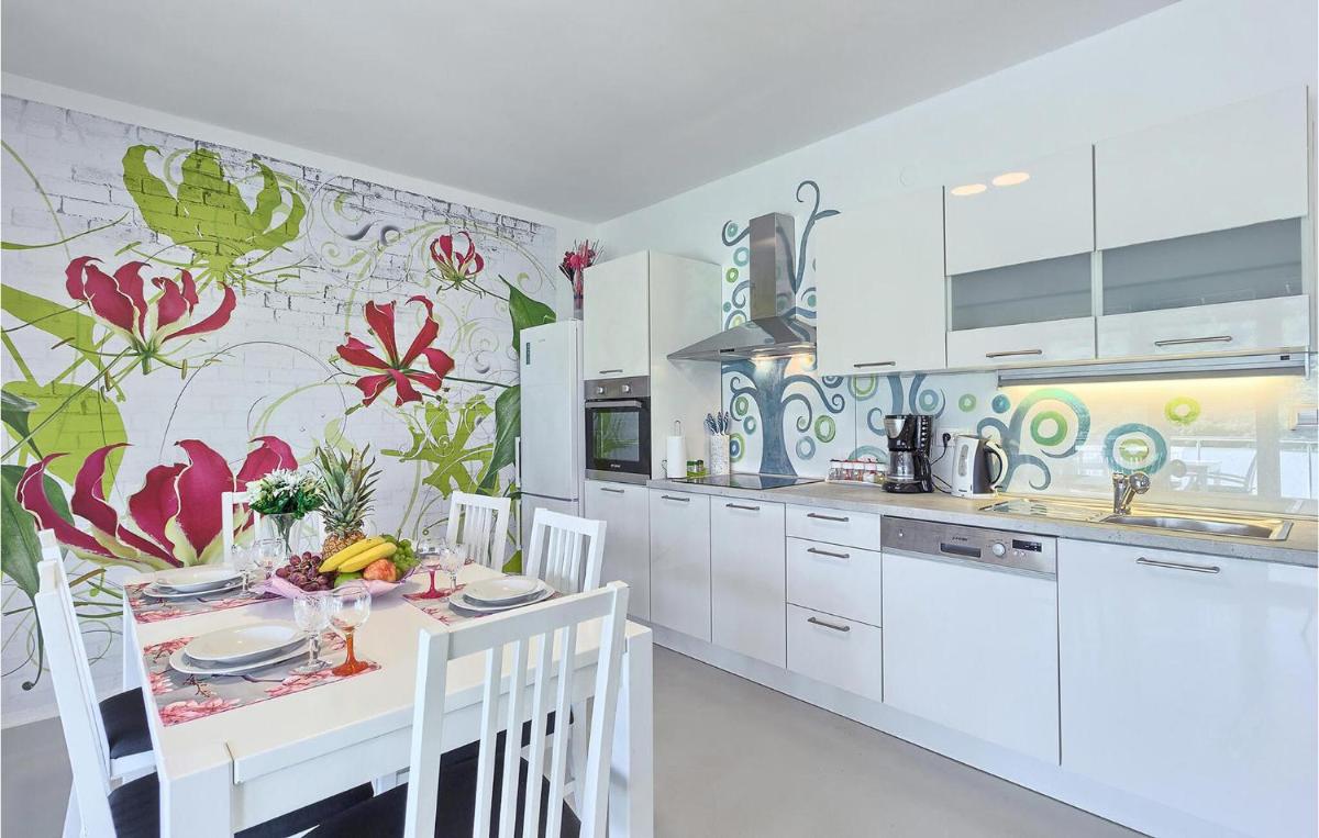 Amazing Home In Okrug Donji - Housity