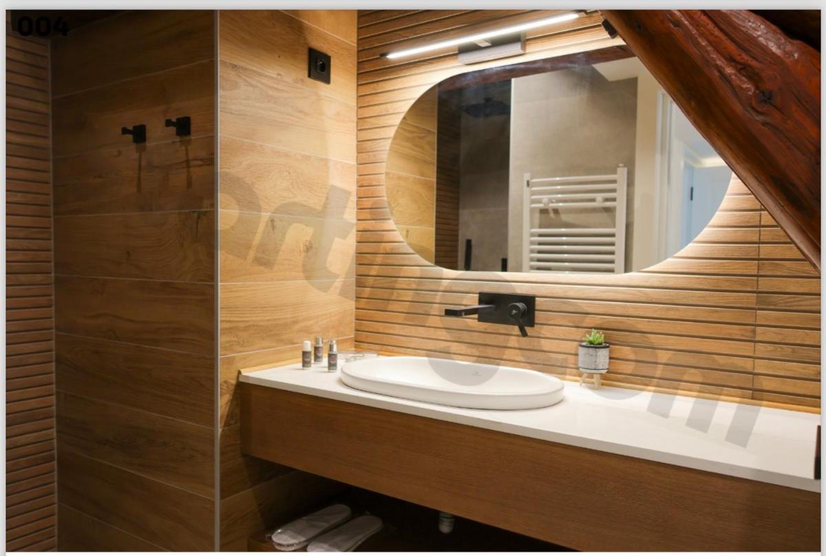 Salle de bains dans l'établissement Les Rêveries du Clos POMMARD Vignes & SPA& Dégustation
