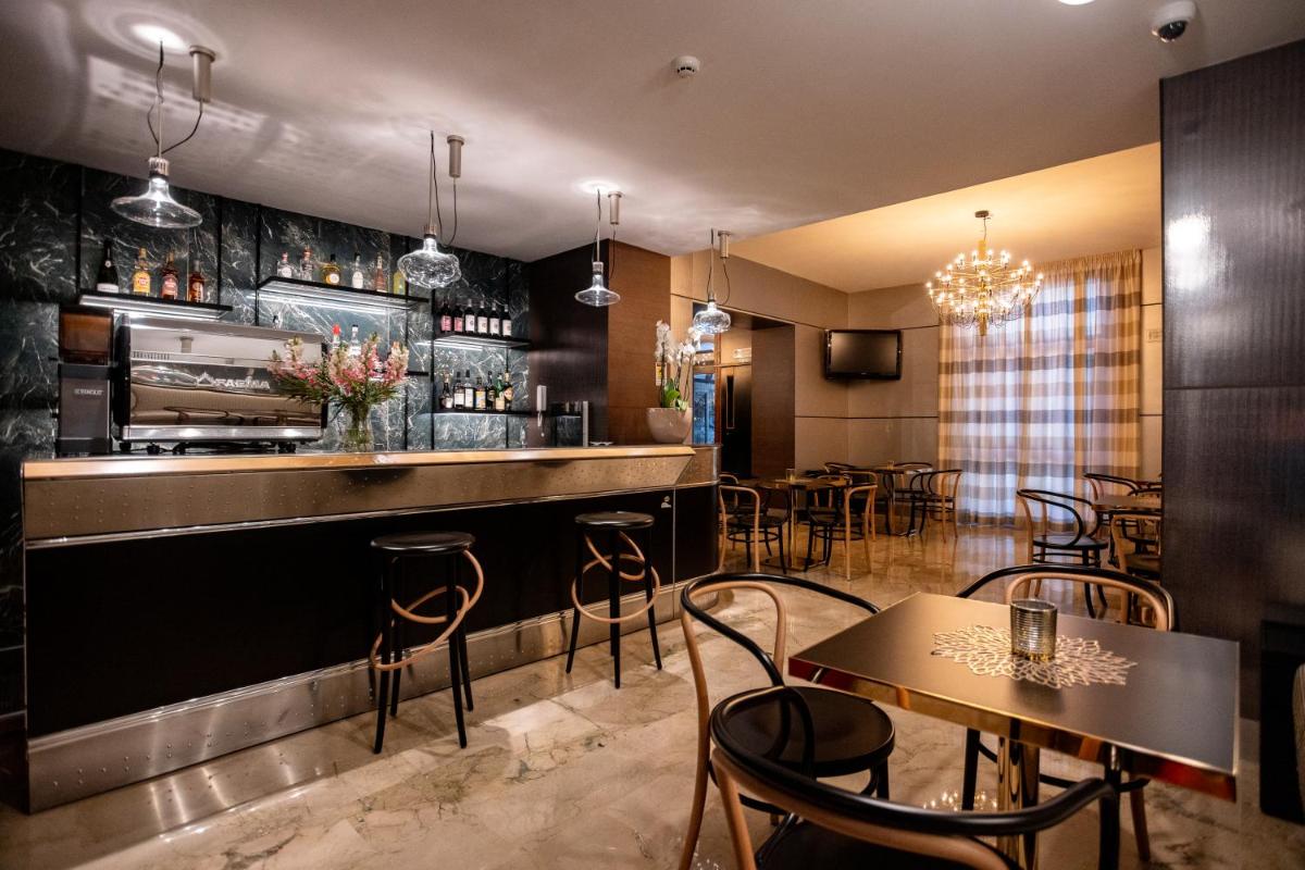 Hotel Vittoria - Housity
