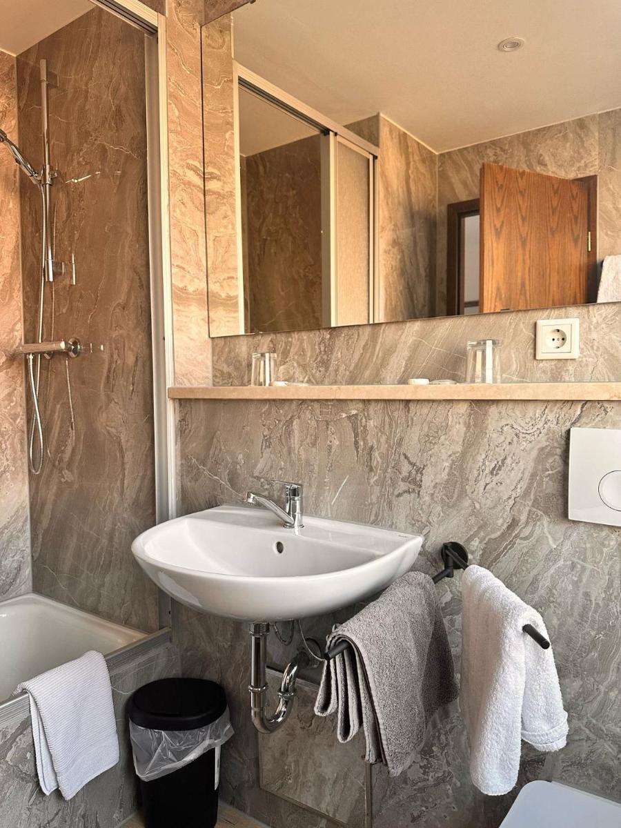 Hotel Erlenstegen - Housity