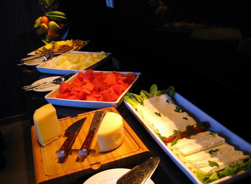 Comida en o cerca de este hotel