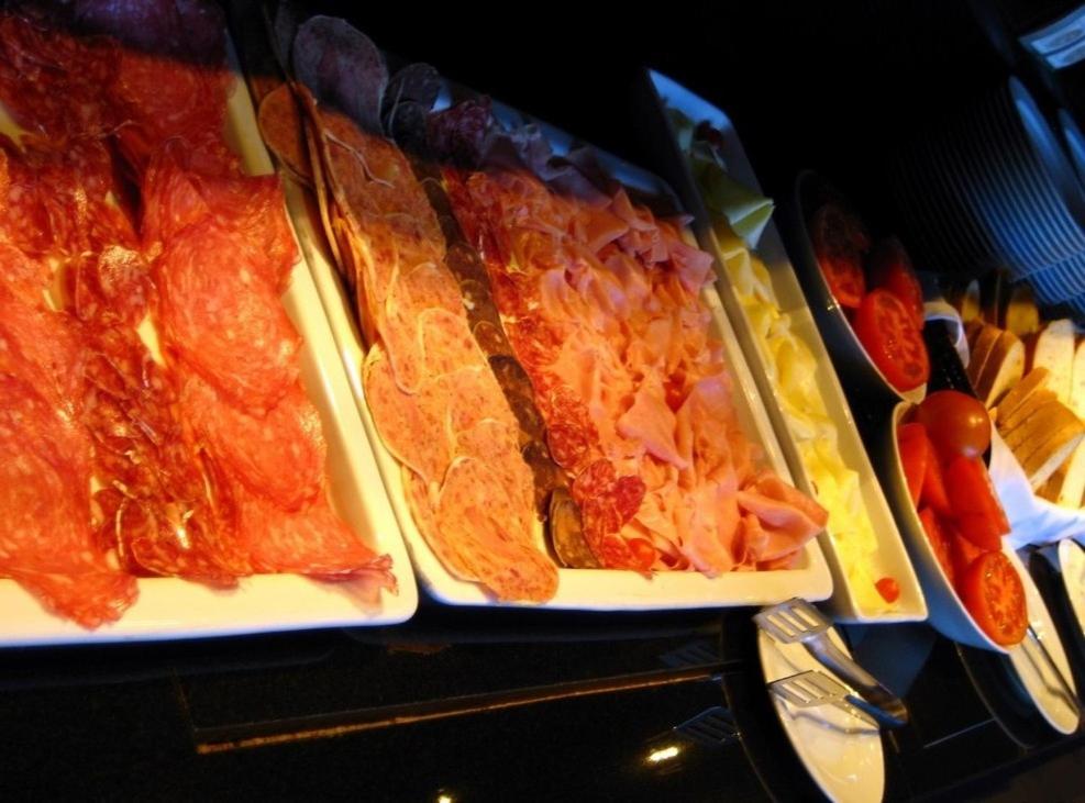 Comida en o cerca de este hotel