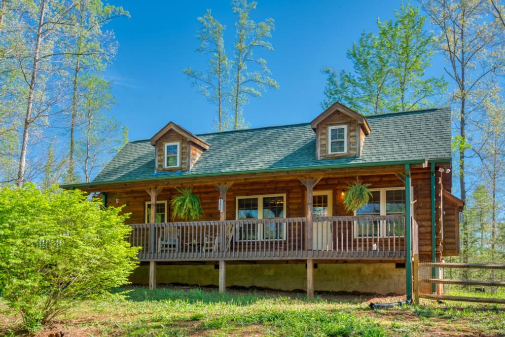 Cozy Carolina Cabin - Housity