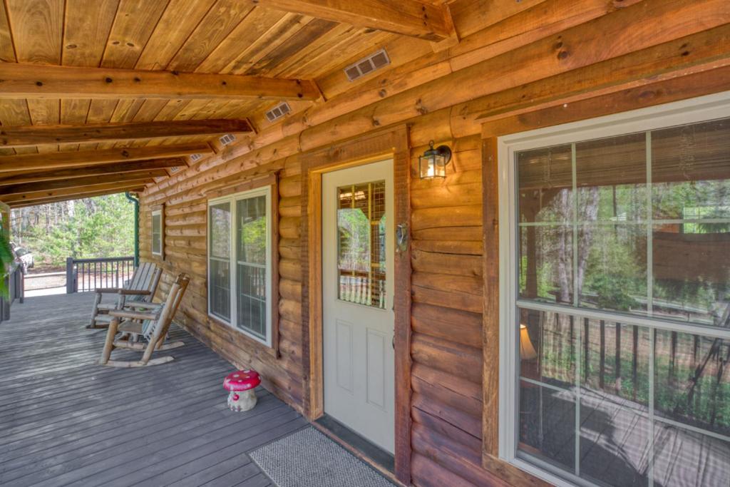 Cozy Carolina Cabin - Housity