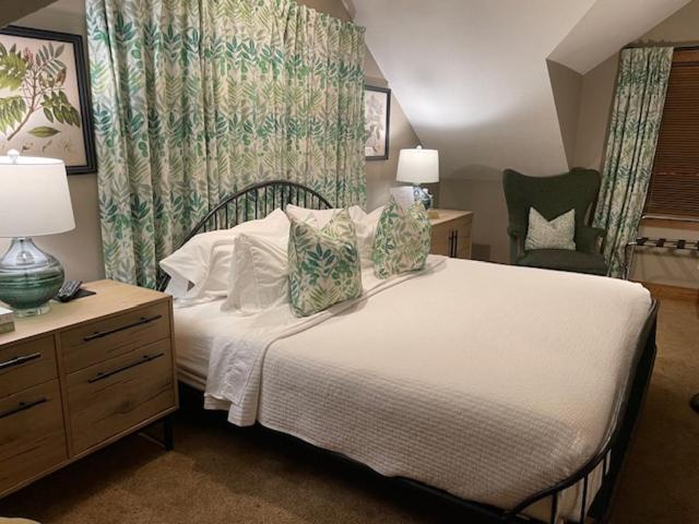 Getaway Inn at Cooper\'s Woods - Housity