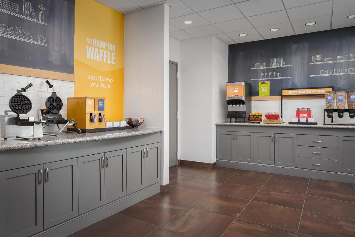 Hampton Inn & Suites Omaha-Downtown - Housity