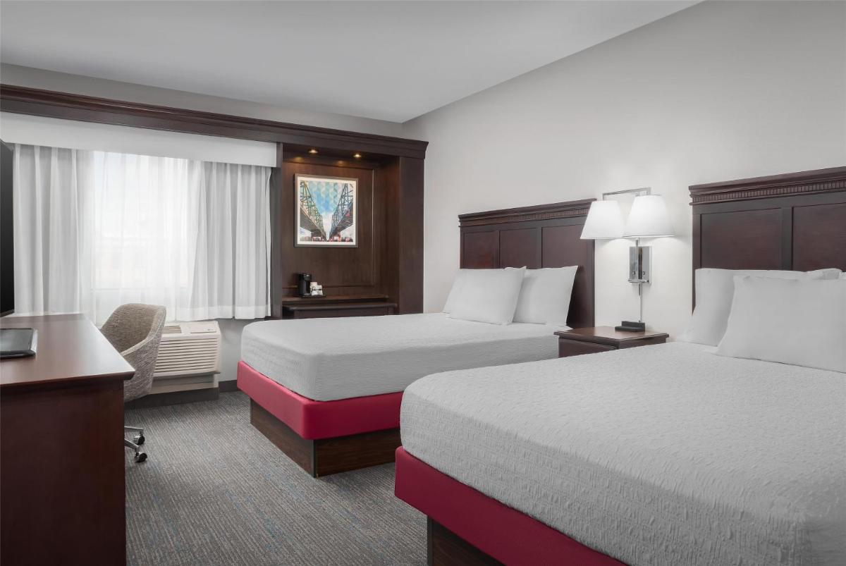 Hampton Inn & Suites Omaha-Downtown - Housity