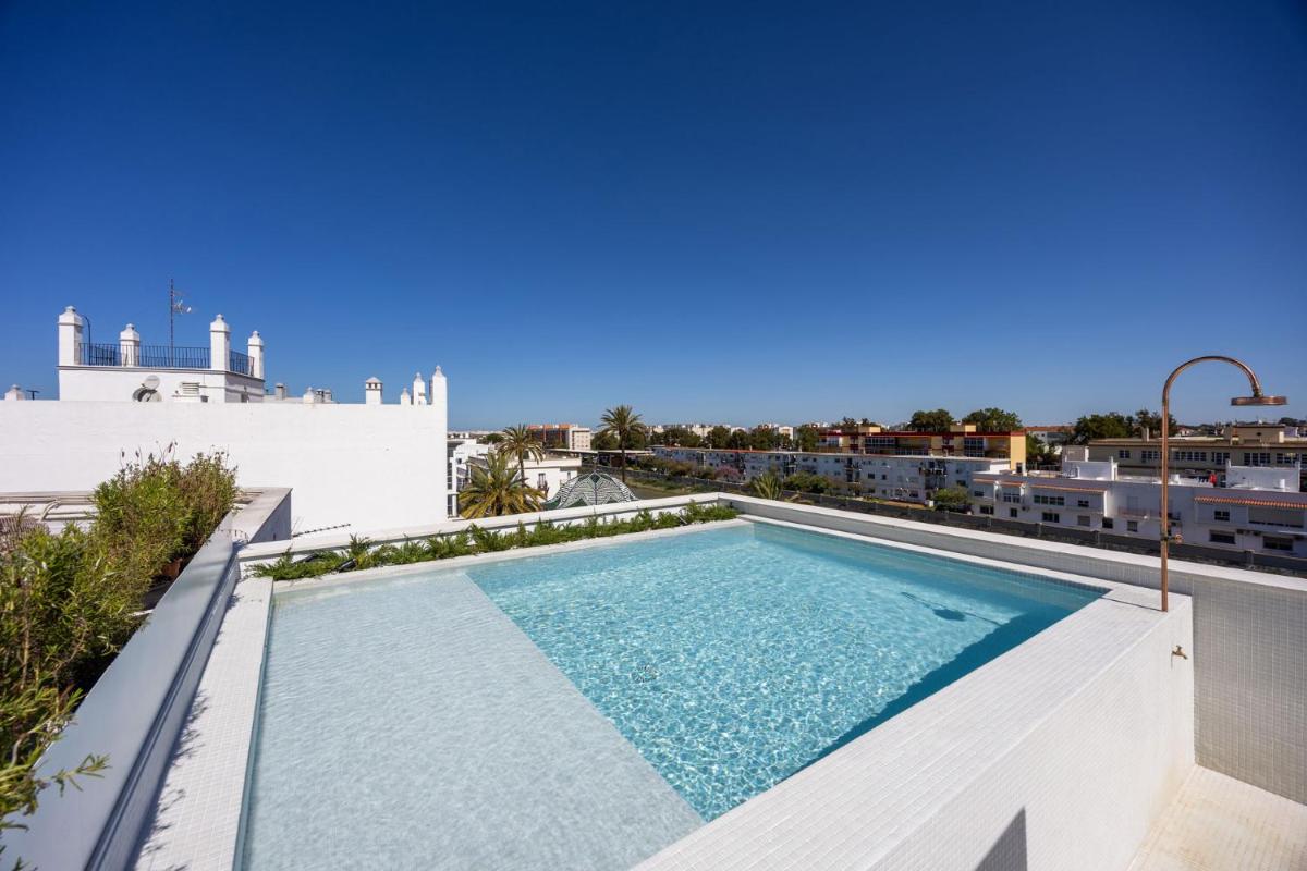 CASA DE LA VEGA SUITES - Housity