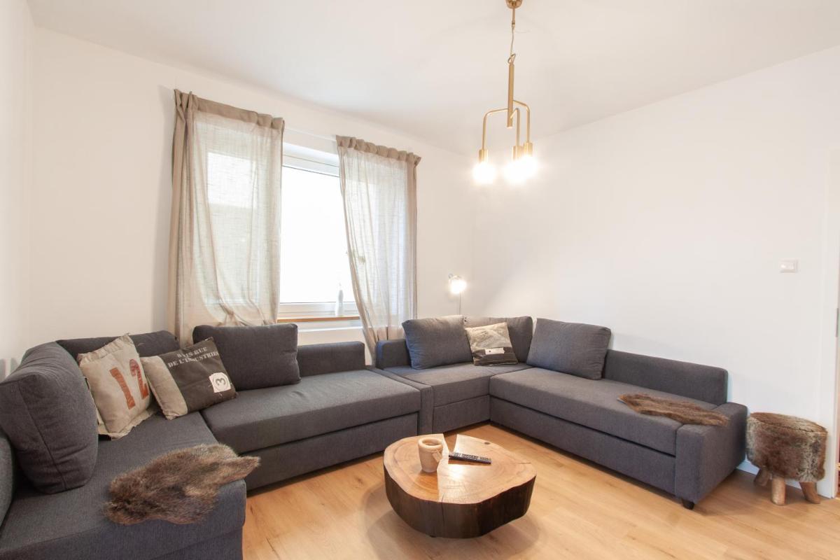 100m2 City Apartment mit Terrasse nahe Residenz und Altstadt - Housity