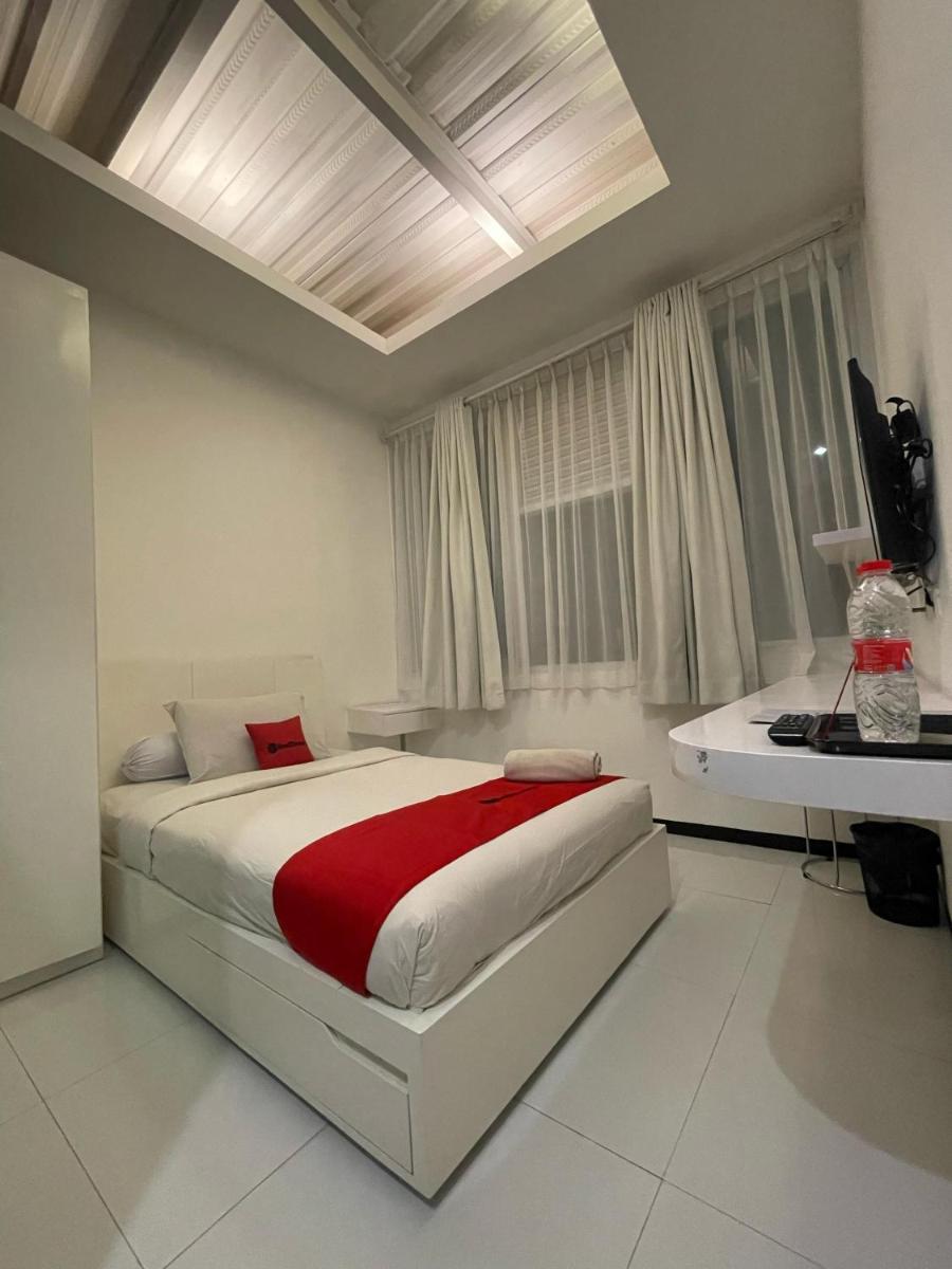 RedDoorz Plus near Parahyangan University - Housity