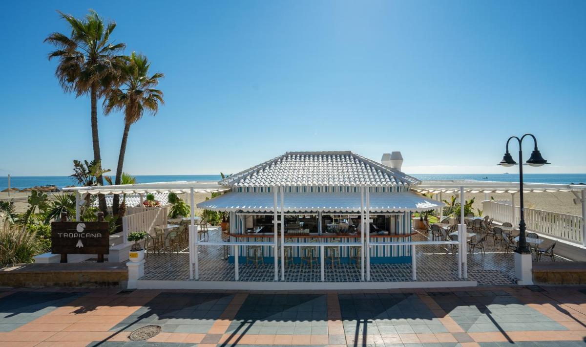 un mirador en la playa junto a la playa en MS Amaragua, en Torremolinos