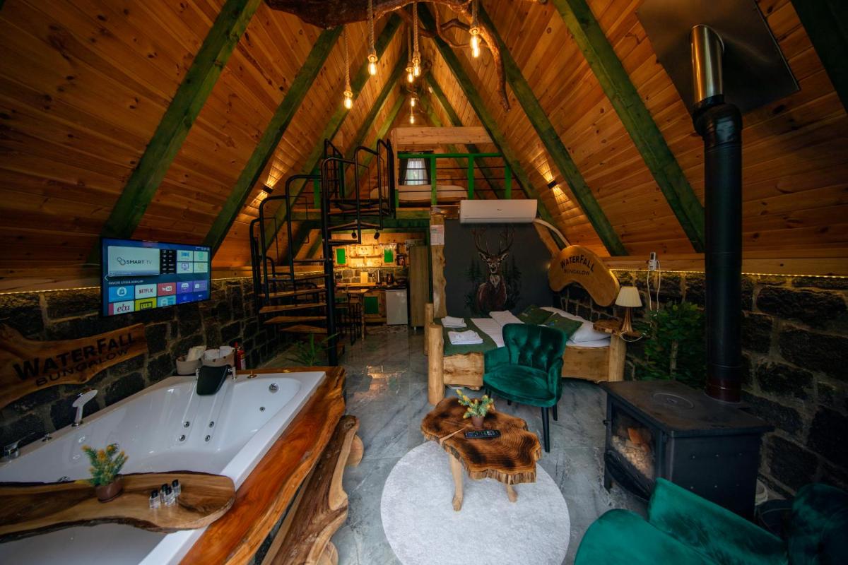 Waterfallbungalow - Housity